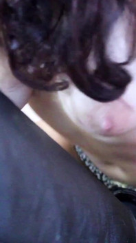 La cagna mi sta scopando le gambe