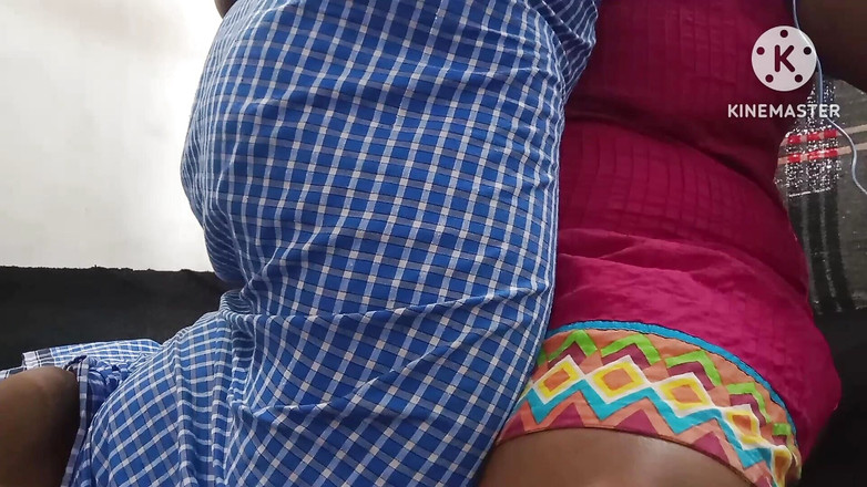 Santhi89: 我的前男朋友在我家操我的大胸部热辣阴户，吞下我体内的精液