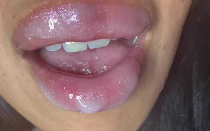 Asmr_mouth: Un loooot de Lipgloss când mă sărut
