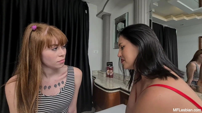 MF Lesbian: The Newbie Made to Suck