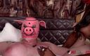 Alt Erotic: Leya får en piggy välkomst med Sabien, Tvillingarna och Aspen
