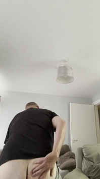 Excitée dans le salon