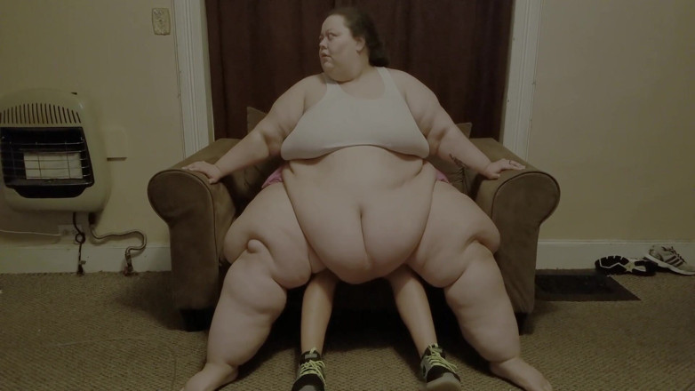 Full Weight Productions: Queen Nora &amp; Her Female Sofa