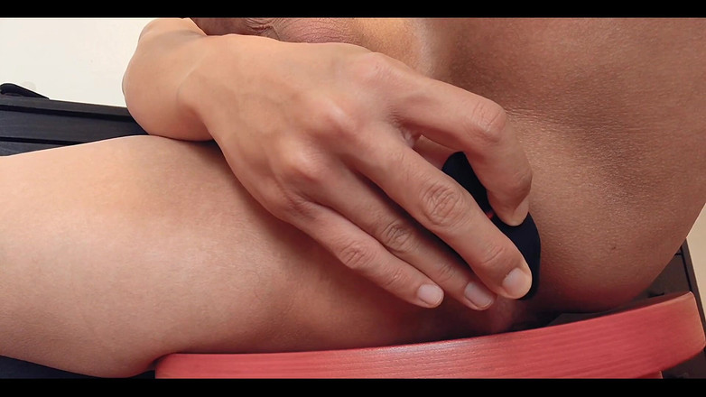 UnderXiaoQiang: Mettendo un vibratore nel mio culo