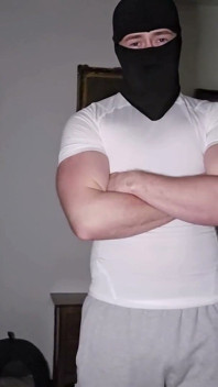 Privattraining - Geiler Trainer Merkt Deinen Blick Auf Seine Beule Und Spritzt Dir Ins Gesicht