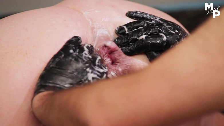 Ines Gapehole: Lubang pantat saya untuk penumbuk