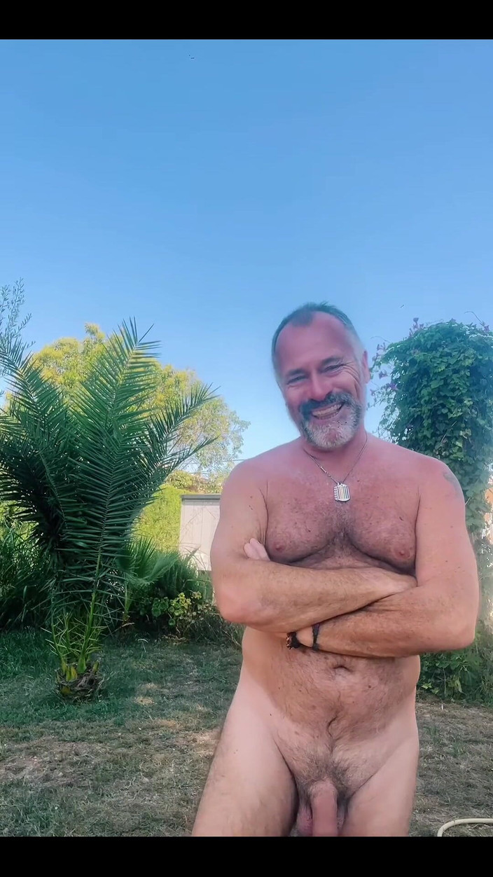 Daddybearvlc: 你想在我的花园里做什么！！