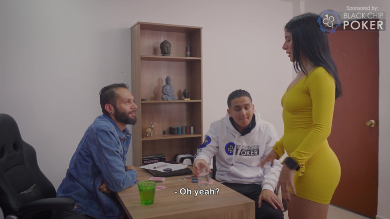 Run good girls: Setiausaha Latina Abby Motano dikongkek bos Filip dan Dani Clark