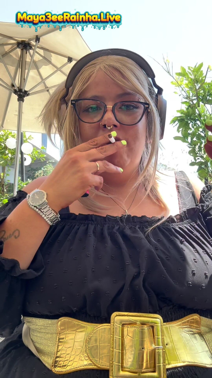 Goddess Maya3ee Rainha: Guten morgen, gÃ¶ttin - brasilianische bBW-MILf, rauchendes ritual im freien