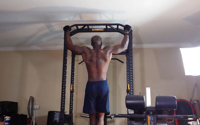 Hallelujah Johnson: 阻力训练锻炼的核心由构成腰骨盆-臀部复合体的结构定义