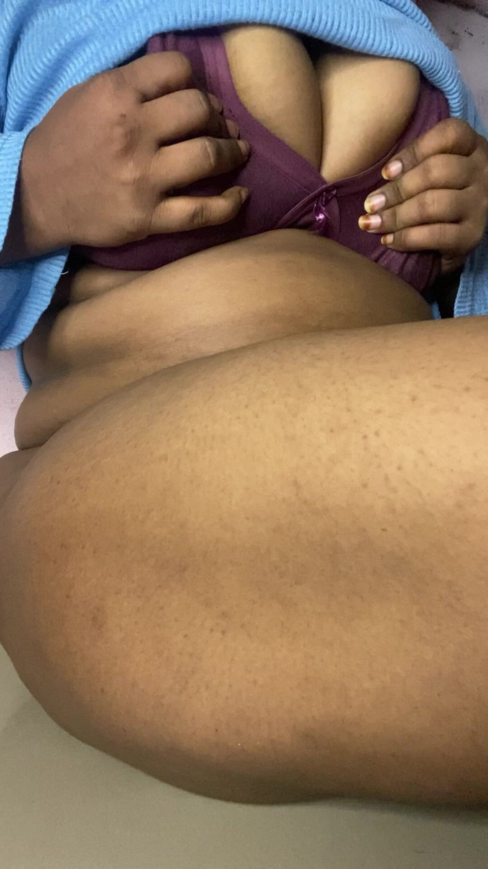 Angoori: Arrapata ragazza bangla hardcore si sditalina la figa in cam