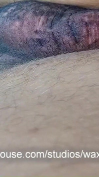 Ela faz arte corporal íntima para um cara