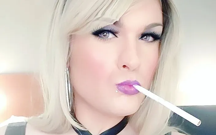 Darkfetish2k: Sexy Slut Smoking 120s