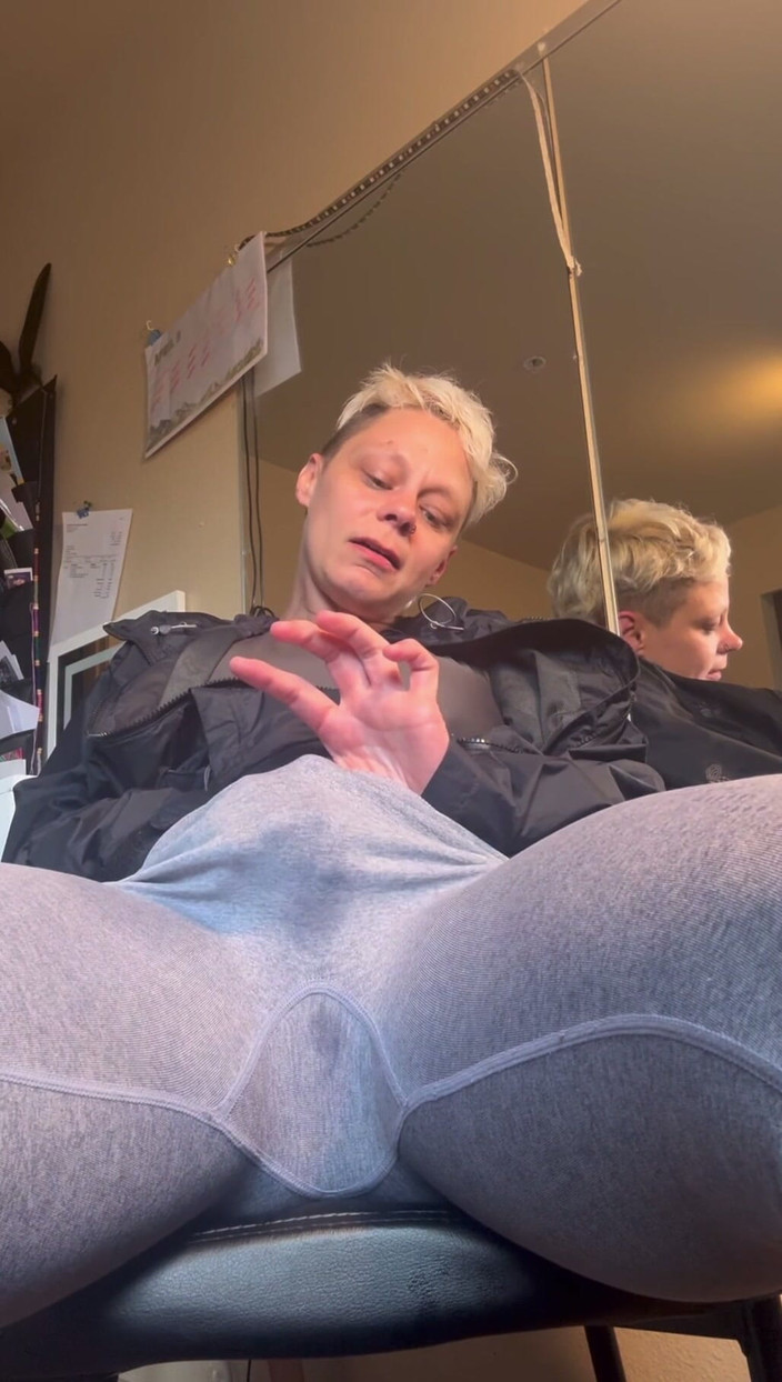 littleanda: Unter meinen yogahosen kommen