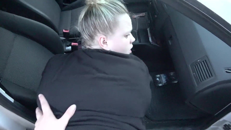 Bootyass Girl: Sex with phat ass white girl in car