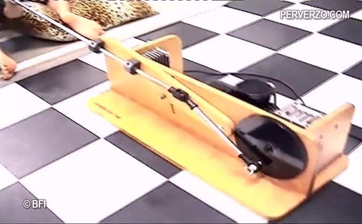 No depth limit for her pussy and ass: Дилдо-машина Valentina