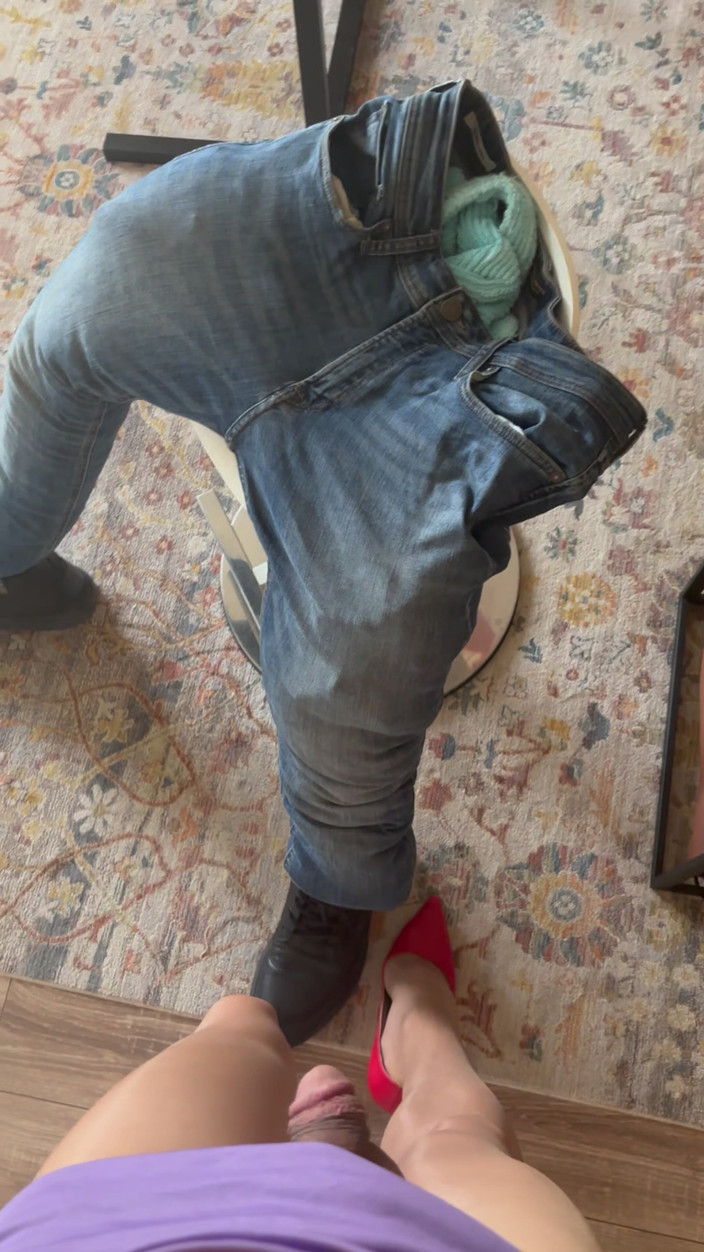 cd_aysemmm: Jag satt i en främlings knä på en gaybar