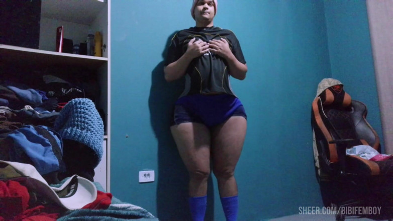 Sissy sapeca studio: A Curvy Tranny with a Big Ass and a Feminine...