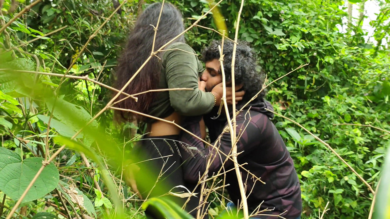 Vaigavarun45: Malayali Couple Hot Outdoor Sex in Forest, Wild Forest Outdoor...