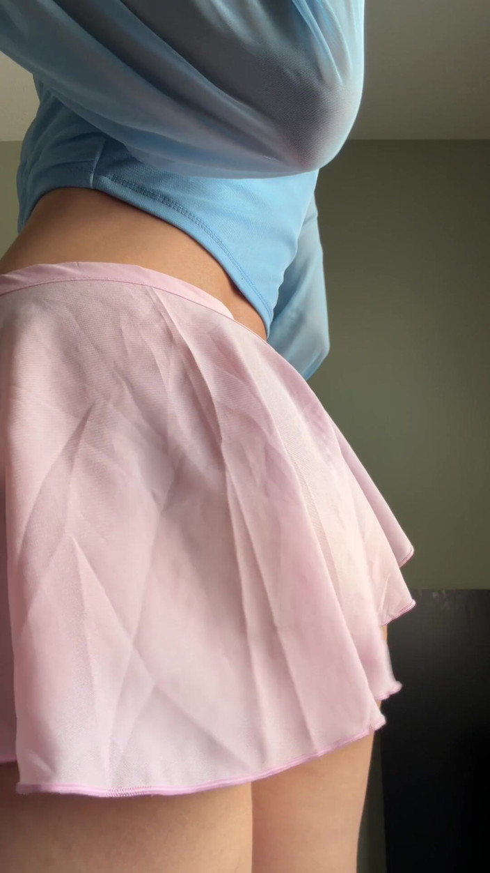 Ms_Emmy_Lynn: Playful Strip Tease with Rear Pussy