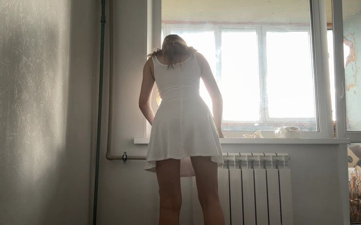 Skinny_lady69: Làm sạch trong chiếc váy ngắn