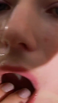 Vicky oral seks yüze işeme