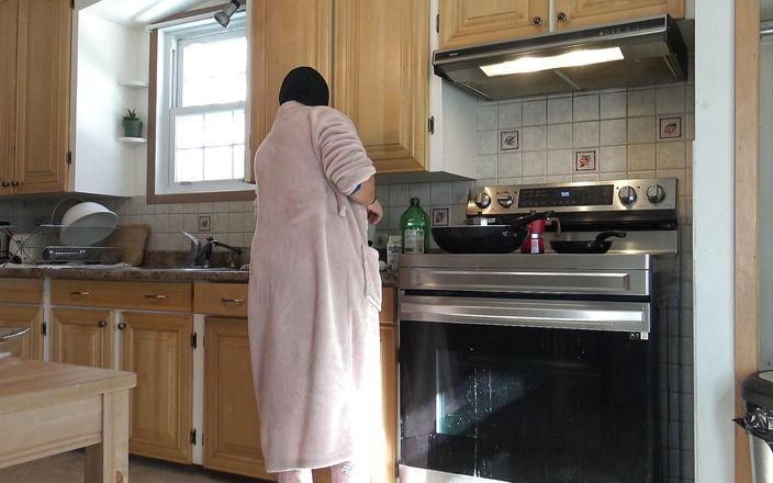 Souzan Halabi: Domácí arabská manželka šukání zezadu v kuchyni