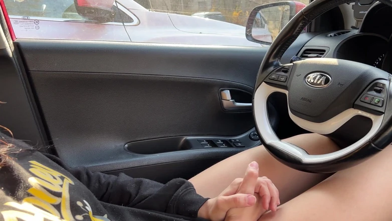 MargoAlisa: Dua rakan di dalam kereta di khalayak ramai