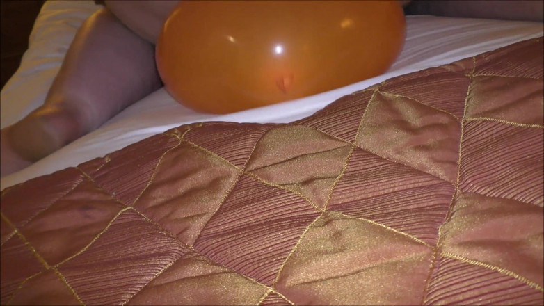 Mxtress Valleycat: BBW having fun with balloons