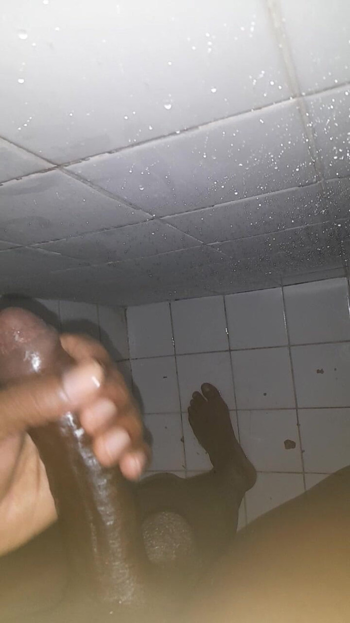 Black guy: Masturbando s8 e10