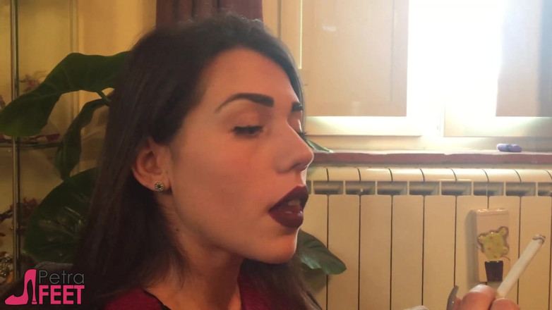 Smokin Fetish: Smoking a cigar with gorgeous brunette chick