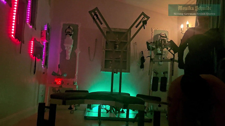 Strict Senz: Monika Otrohet Femdom Ansikte Sitter Kvävande Röv Dyrkan Verbal Förödmjukelse