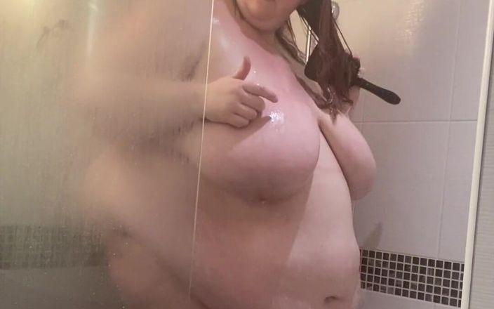 Ivy gold: Taking My Shower