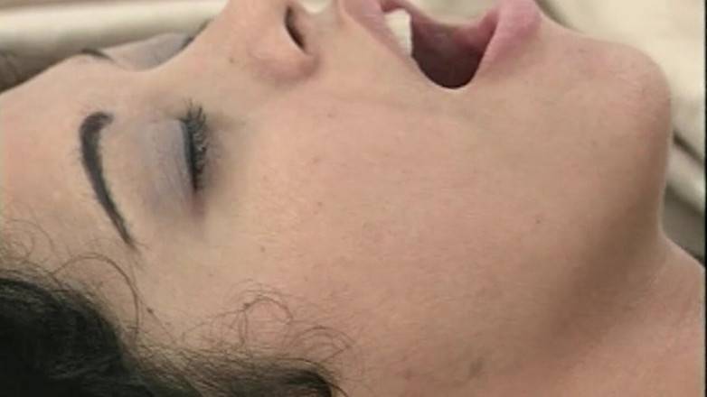 Onlyxfans: Apaixonada morena milf leva traços profundos de estranho