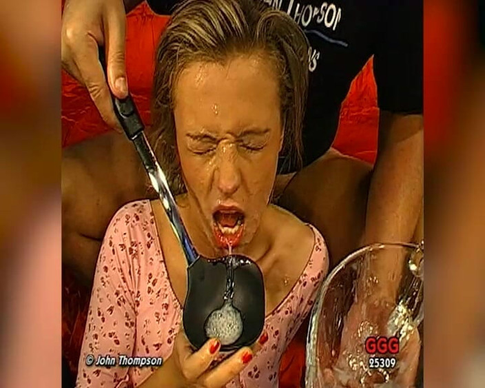 GANGBANG and BIG BOOBS: Блондинка буккаке повія ковтає вантажі з кількох членів