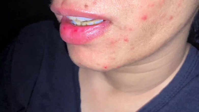 Rajiya: おばさんは乱暴に振る舞い、私のチンコをしゃぶった