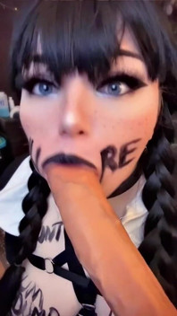 L’interview d’une grosse maîtresse porno d’Addams mercredi