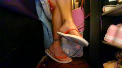 Abby Anna: Natürliche schuhspiel-flip-flops am bett