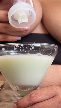 Extração rápida do fluxo: sessão de ordenha pesada com as mãos