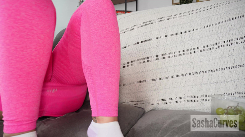 Sasha Curves: Eine riesin und ihre geschrumpfte stieffamilie