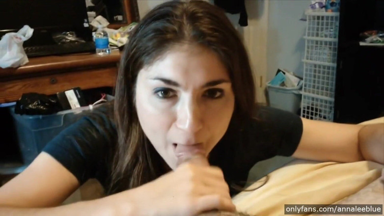 Annalee Blue: Porra quente direto na minha garganta