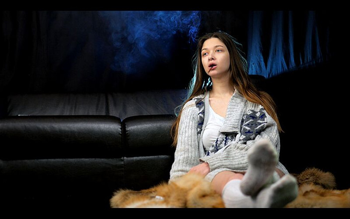 Russian Smokers: 迷人的俄罗斯美女吸烟自然
