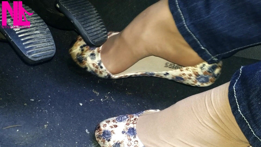 Pedal Pumping in Flowered Flats (Nyllady)