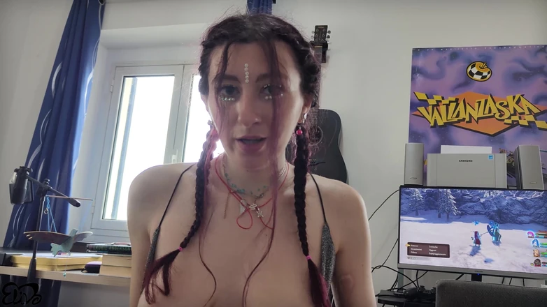 Fucktotum: 书呆子的幸运日：他朋友的女朋友是一个真正的荡妇，让他在三人行中操她