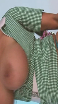 Sesso a tre in negozio scena 1: due commessi arrapate fanno sesso insieme a un cliente nel negozio