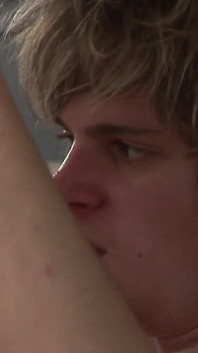 Videoclip exclusiv Fără prezervativ: futai anal între homosexuali fierbinți cu stropi de spermă foarte fierbinte