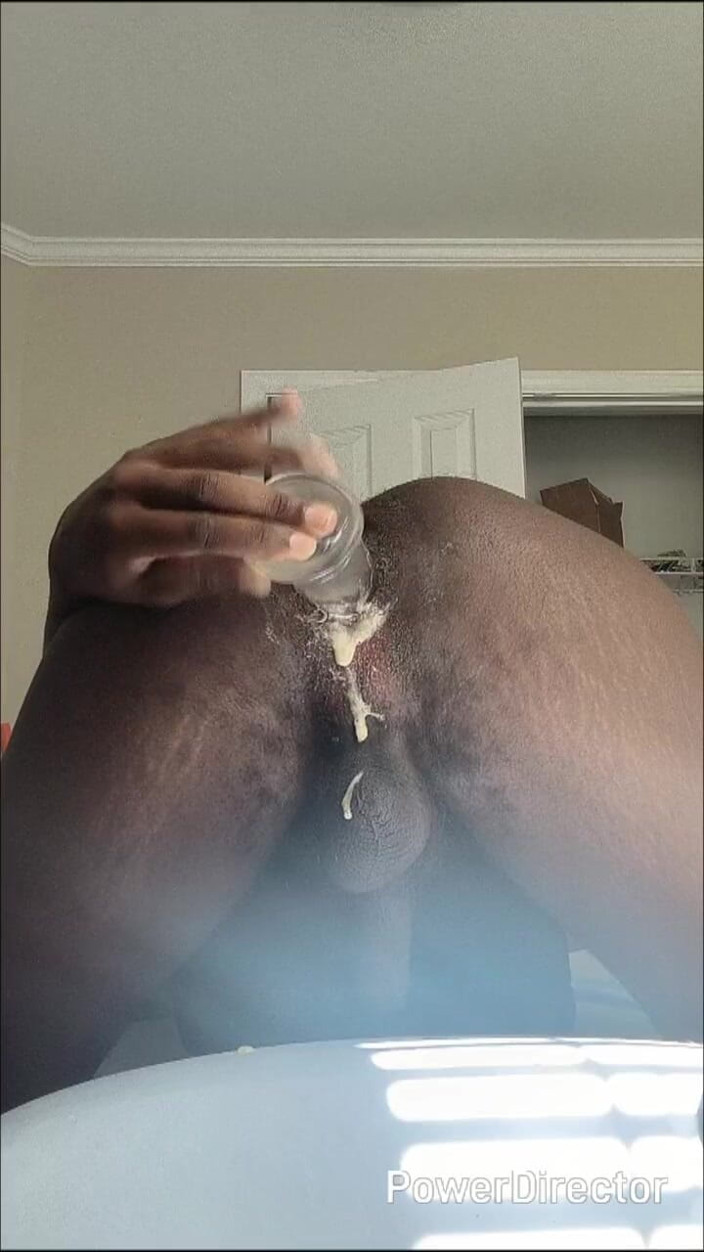 DaBlackFemboy: Femboy pârțâie cremoasă în poziția capră