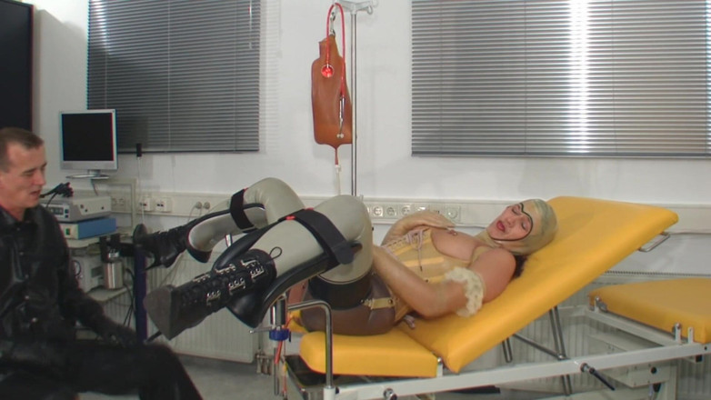 Rubber & Clinic Studio - 1ATOYS: Kinky 2 litre enema in rubber