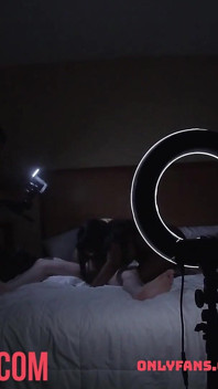 백인 자지를 엉덩이 Bts까지 따먹는 매력적인 흑누나
