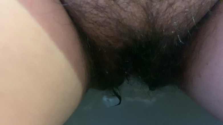 CoppiaCollant: Un'altra pisciata in collant chiari con carta igienica per asciugare...